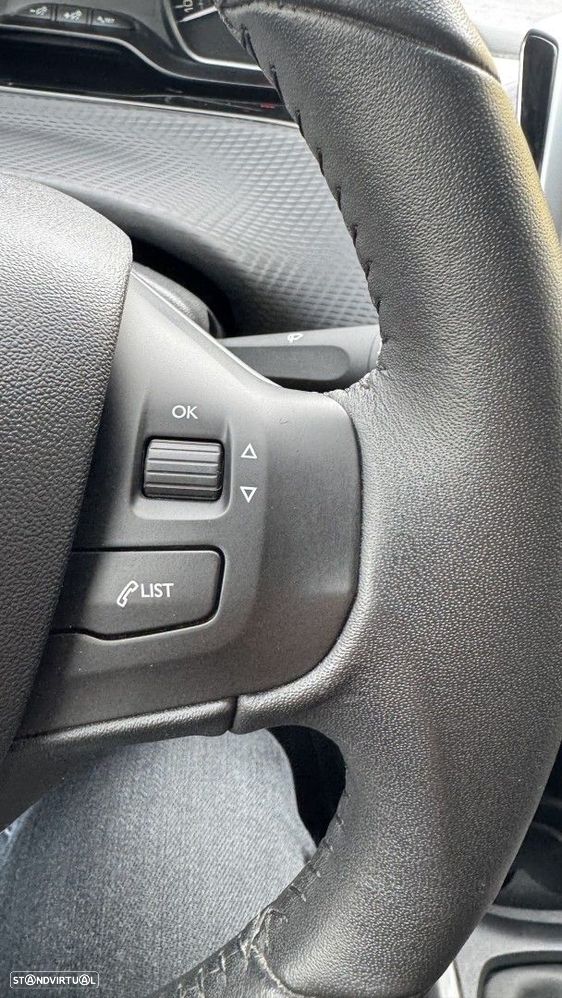 Peugeot 2008 1.2 PureTech Style - 9