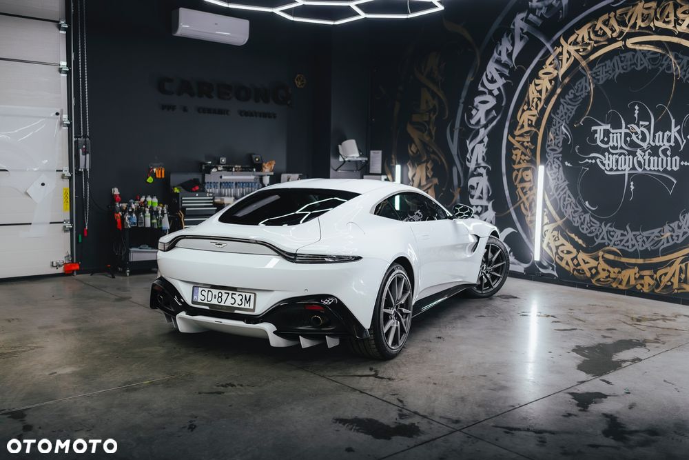 Aston Martin Vantage - 13