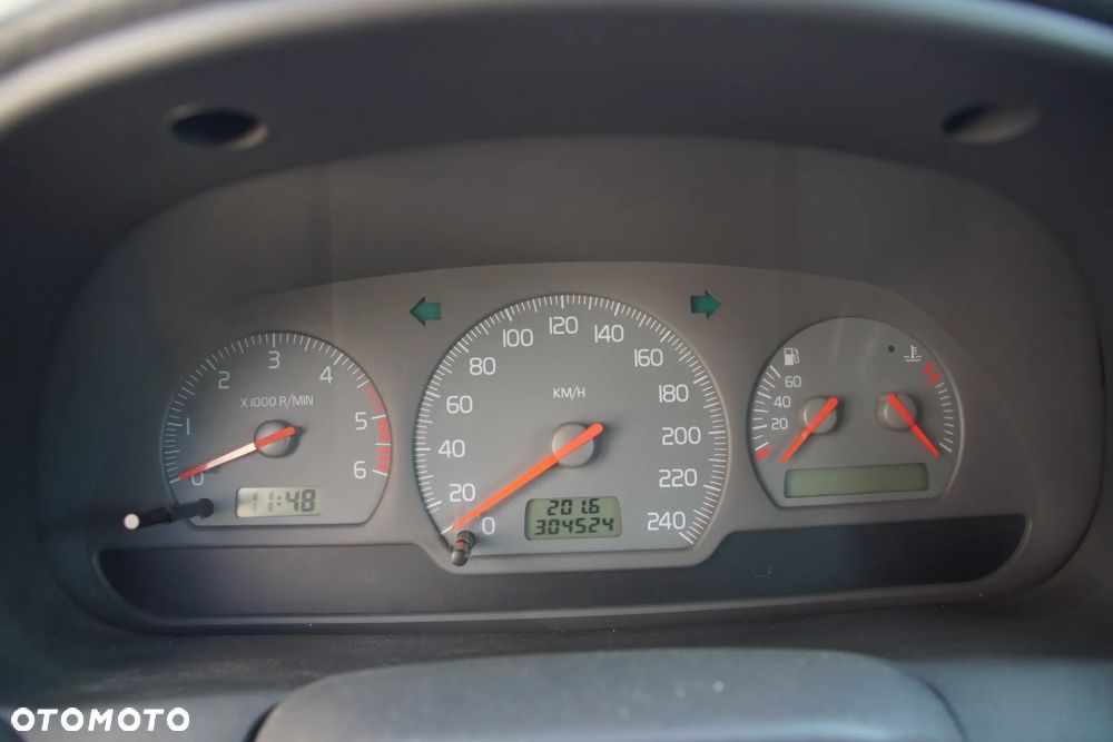 Auto na części - Volvo V40 I Lift 1.9 Di 95 KM D4192T2 M5D 332 2000R Silnik Skrzynia Drzwi Maska Klapa Zderzak Błotnik Lampa Klamka Szyba Lusterko Deska Kokpit Sterownik Moduł Czujnik Licznik Panel Kierownica - 11
