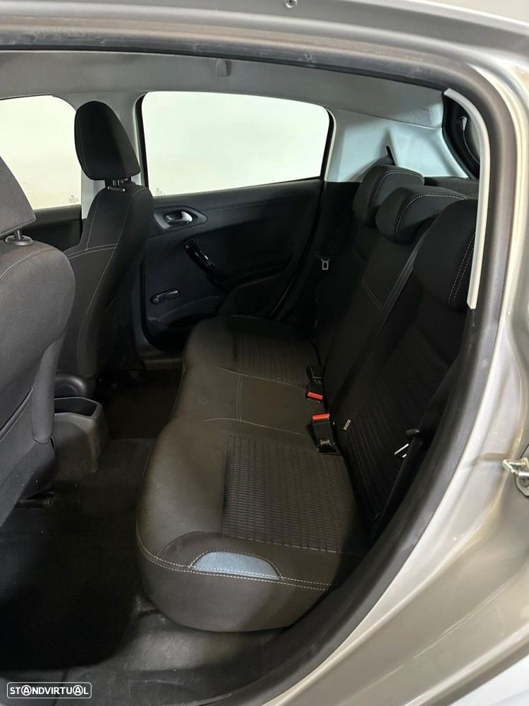 Peugeot 208 1.2 PureTech Allure - 12