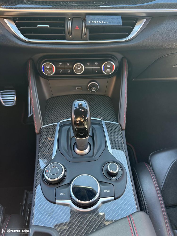Alfa Romeo Stelvio - 8