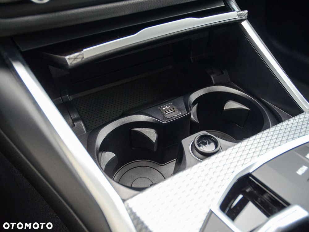 BMW Seria 3 318i M Sport sport - 26