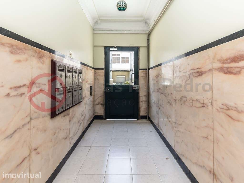 T2 remodelado e com duas varandas na Cova da Piedade - Almada - Grande imagem: 4/50