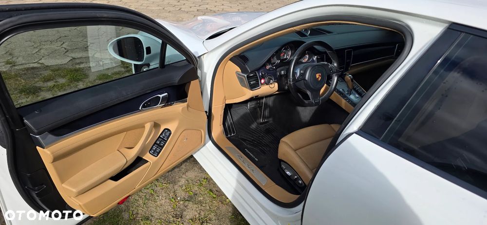 Porsche Panamera PDK - 16