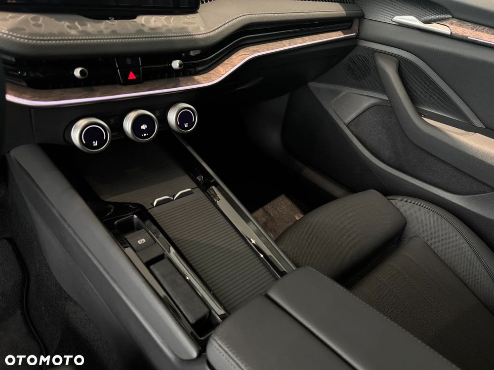 Skoda Superb 2.0 TDI SCR 4x4 L&K DSG - 17