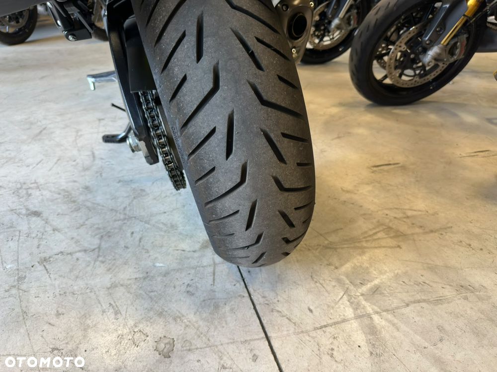Suzuki GSX 1000 - 24