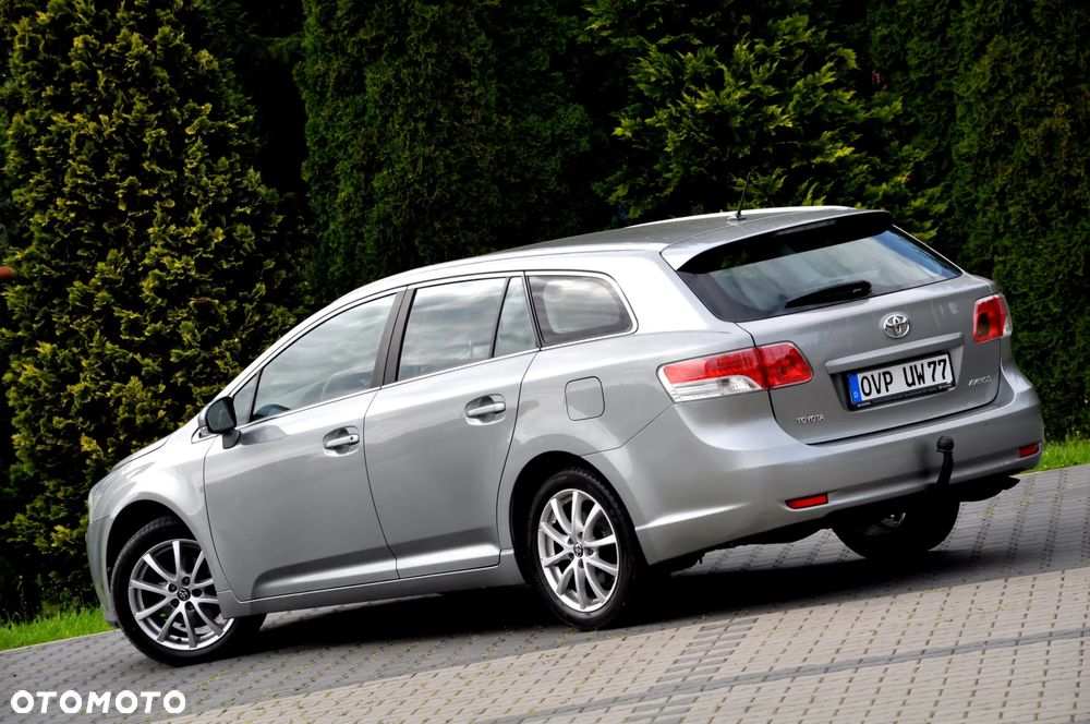 Toyota Avensis 1.8 Premium - 21