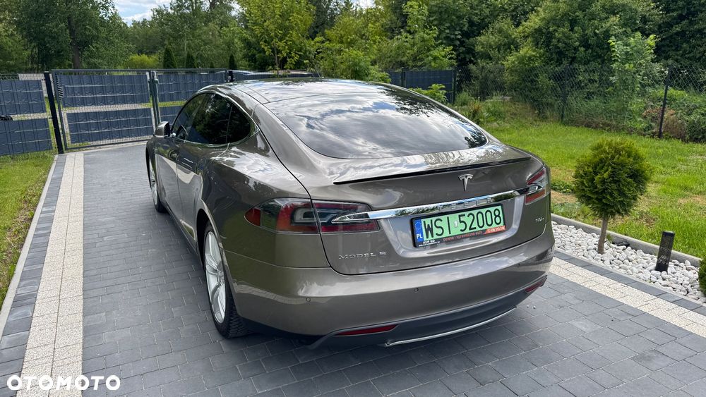Tesla Model S 90 D - 21
