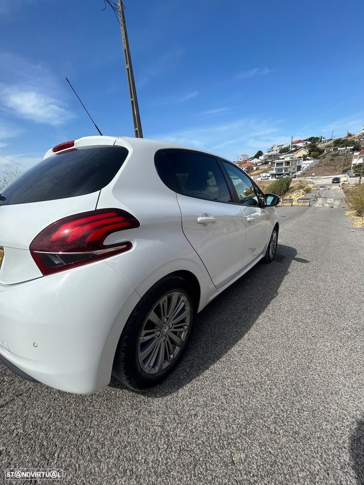 Peugeot 208 2018 photo 4