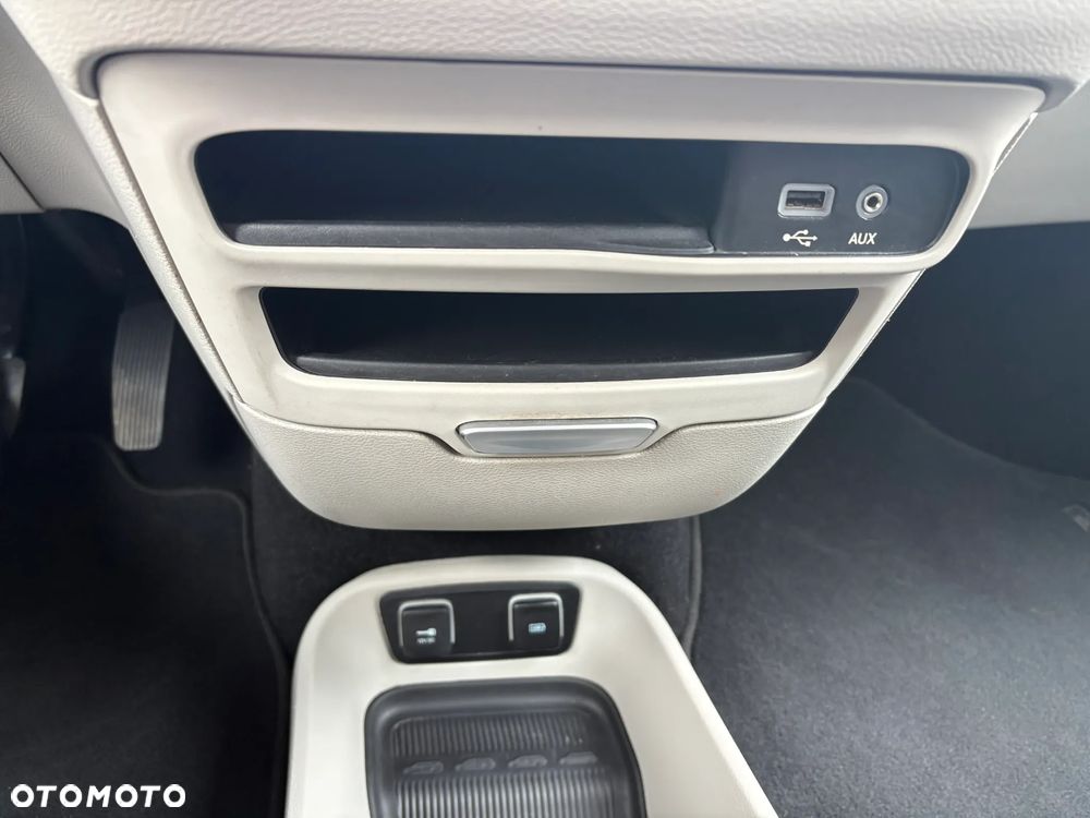 Chrysler Pacifica - 28