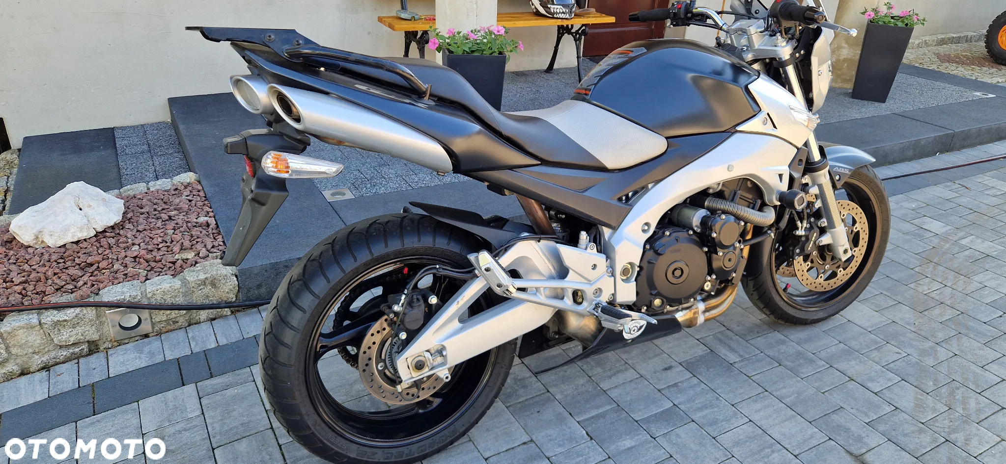 Suzuki GSR - 7