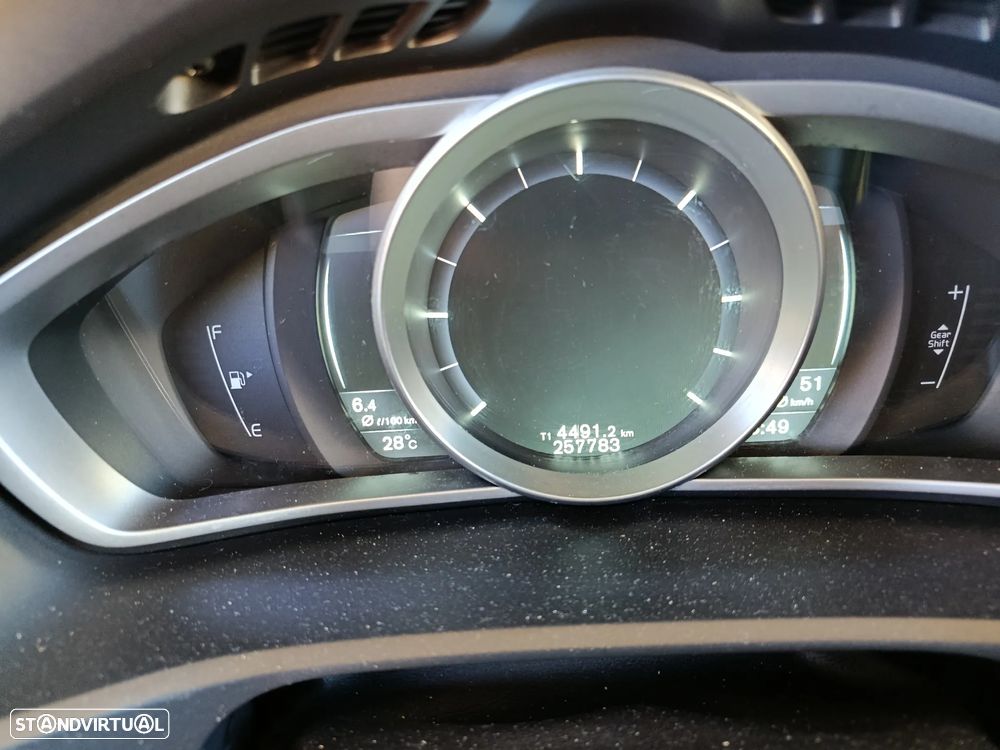Volvo V40 2.0 D4 R-Design - 8