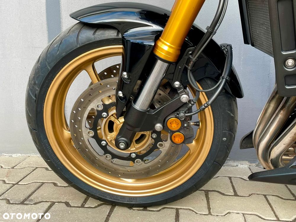 Yamaha FZ8 - 10