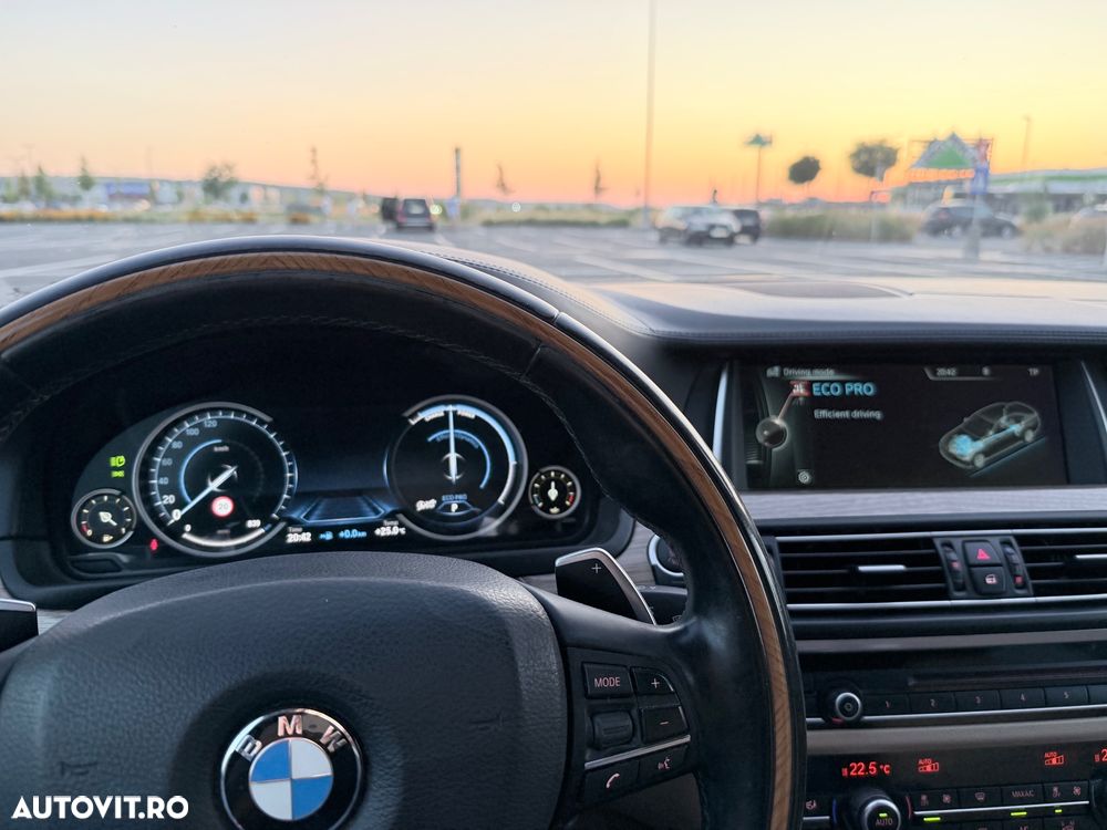 BMW Seria 5 530d xDrive AT - 9