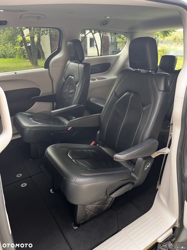 Chrysler Pacifica - 7