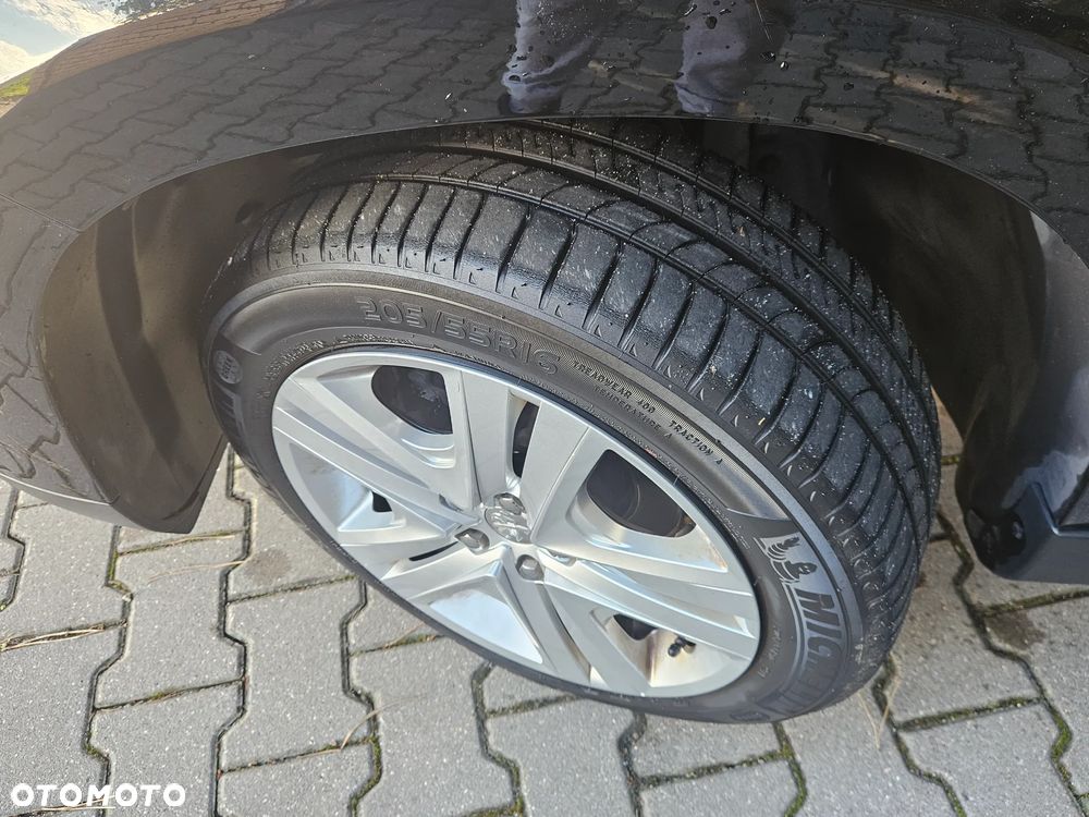 Peugeot 2008 1.6 BlueHDi Style - 27