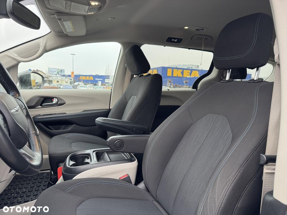 Chrysler Pacifica - 25