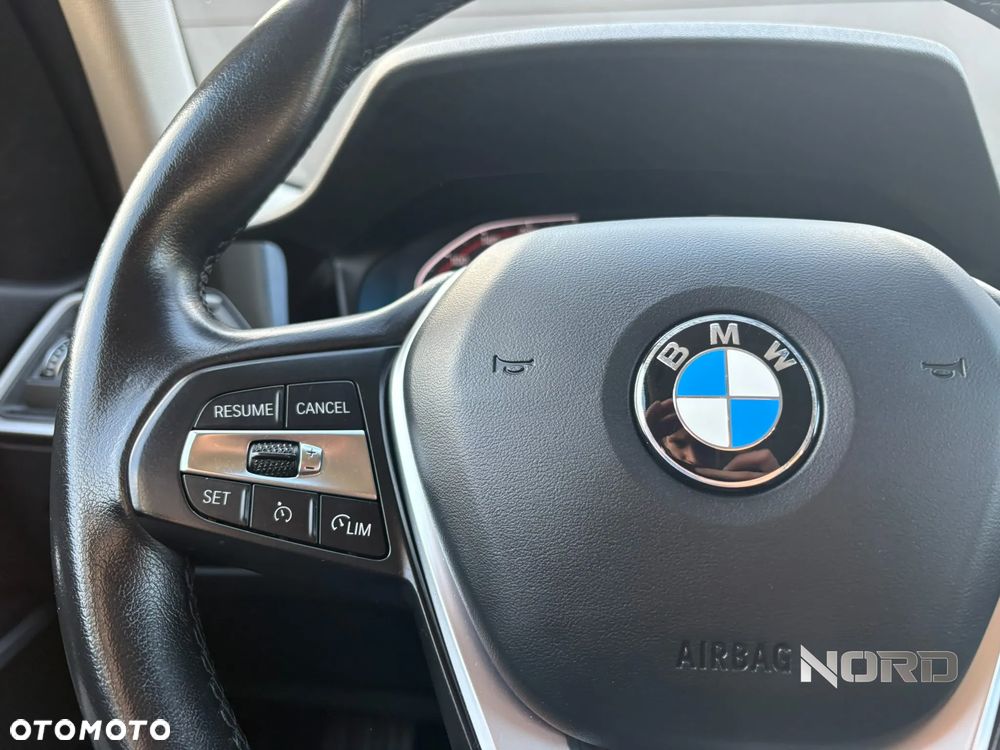 BMW Seria 3 320d mHEV - 15