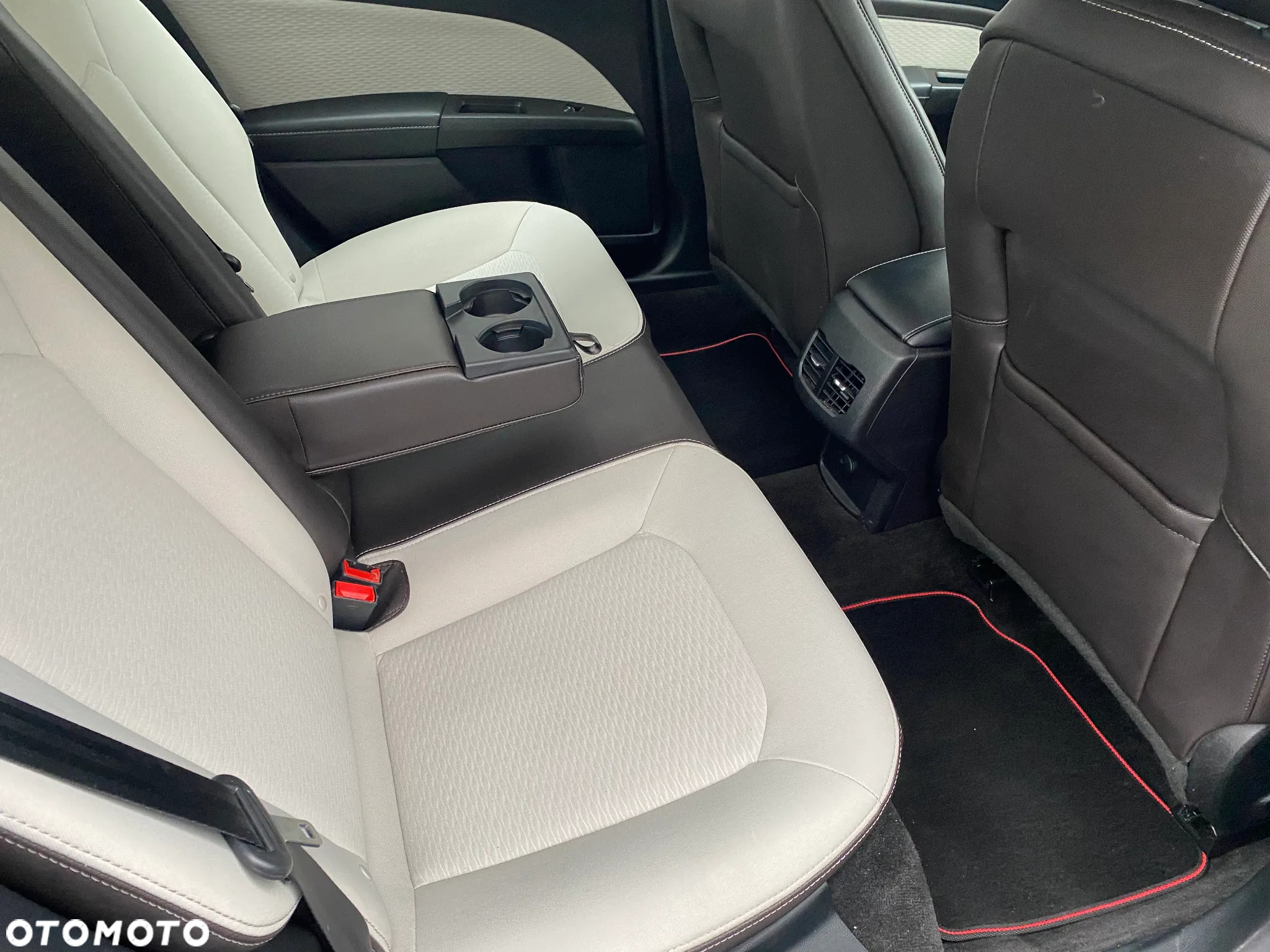 Ford Fusion - 28