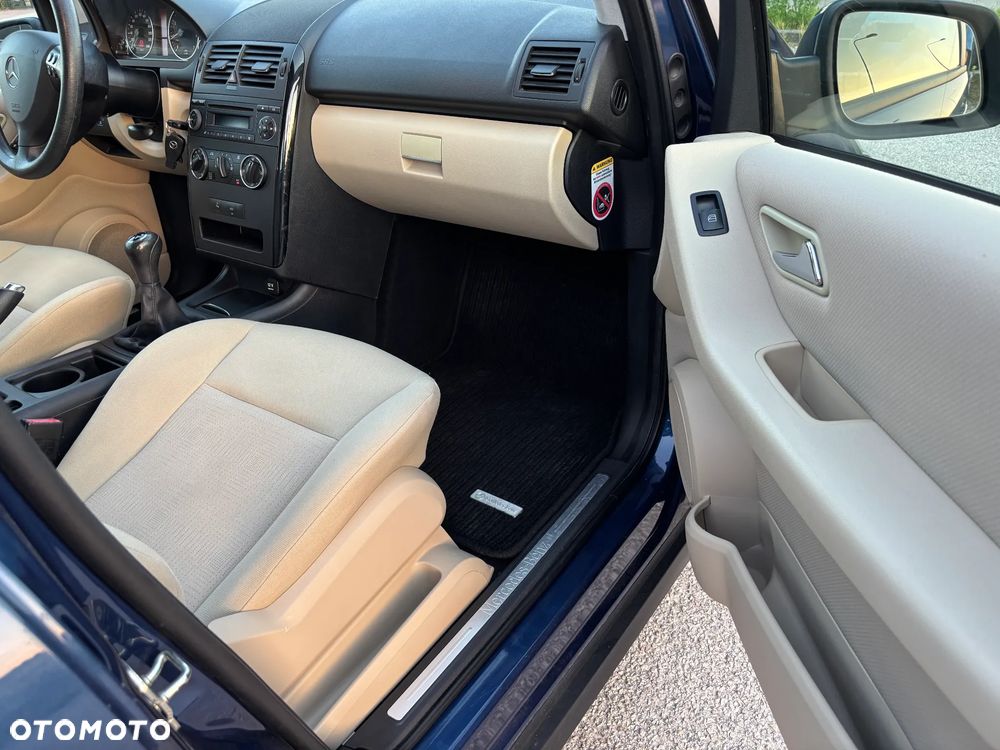 Mercedes-Benz Klasa A 160 BlueEFFICIENCY Elegance Special Edition - 17