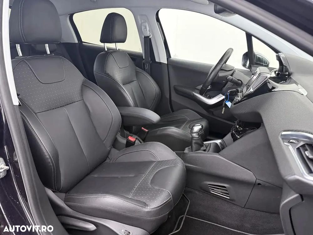 Peugeot 208 - 5