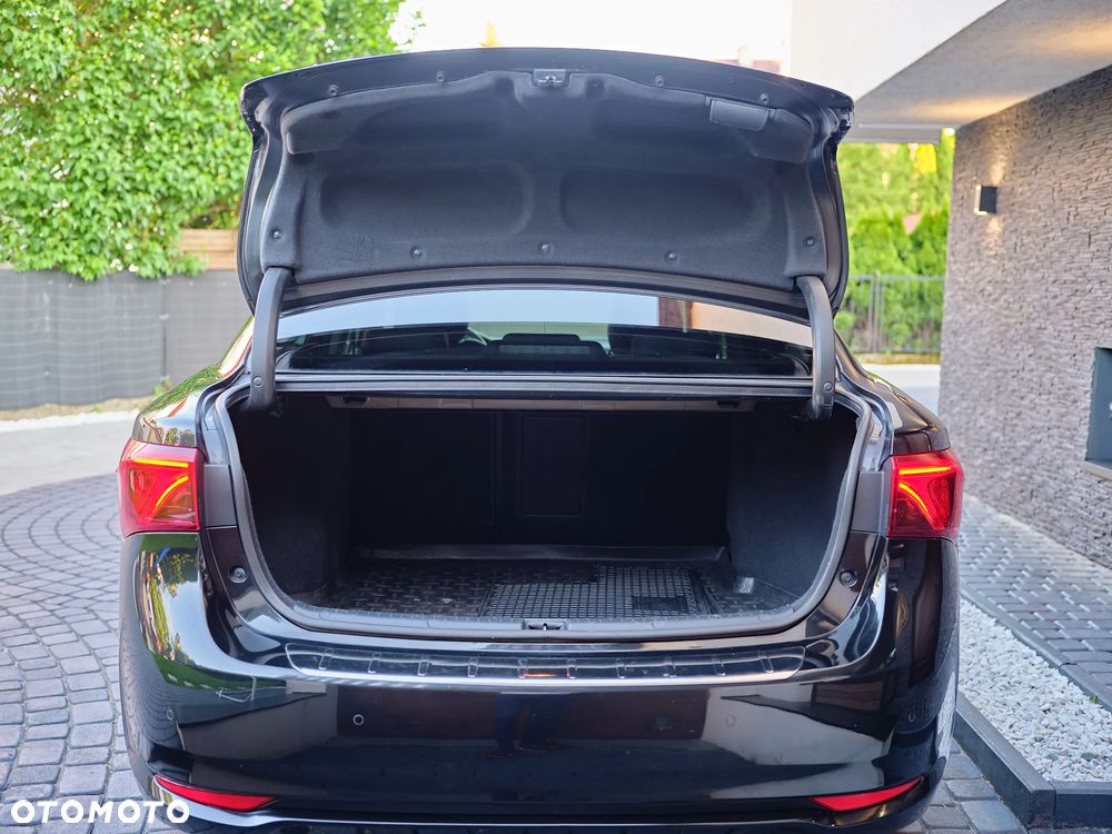Toyota Avensis 2.0 Prestige MS - 13