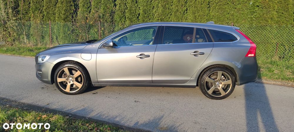 Volvo V60 D6 AWD Plug-in Hybrid Summum - 13