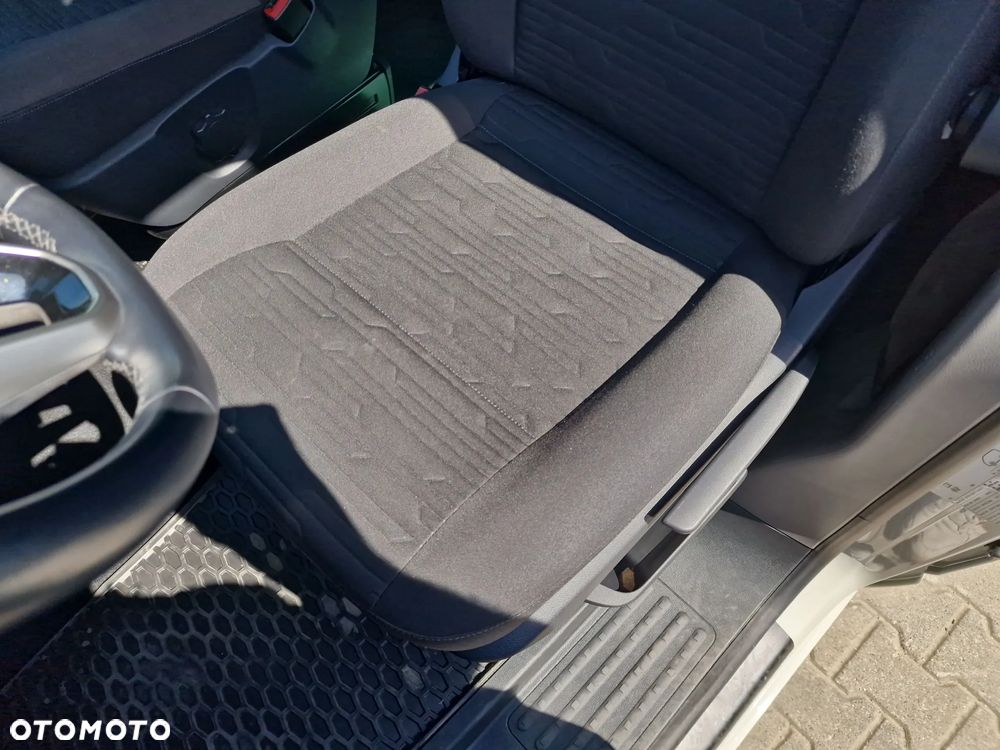 Volkswagen Caravelle - 13