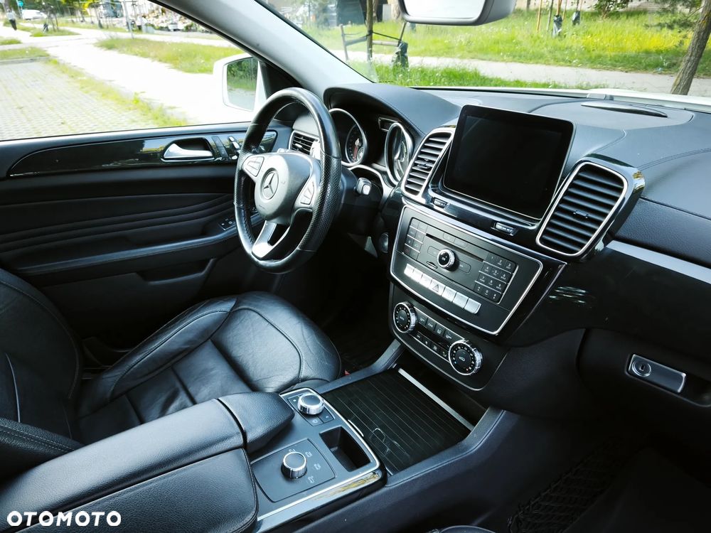 Mercedes-Benz GLE 350 d 4Matic 9G-TRONIC AMG Line - 23
