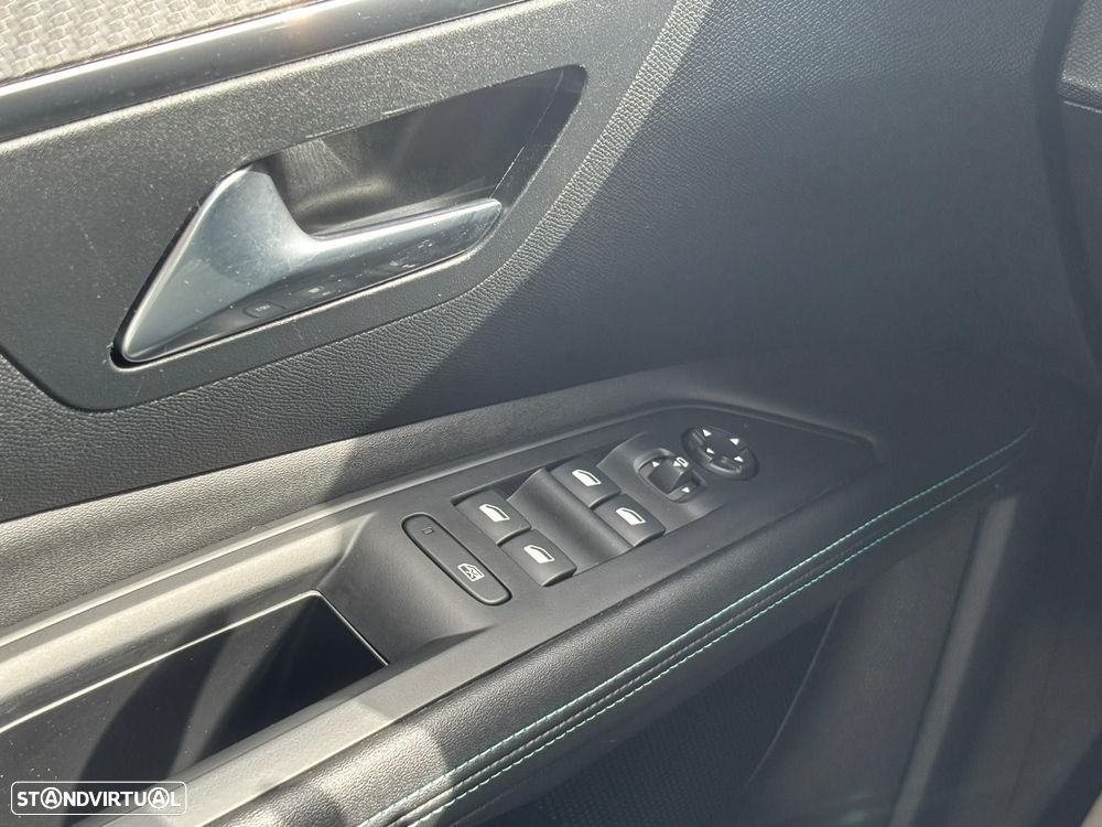 Peugeot 3008 1.6 Hybrid Allure Pack e-EAT8 - 31