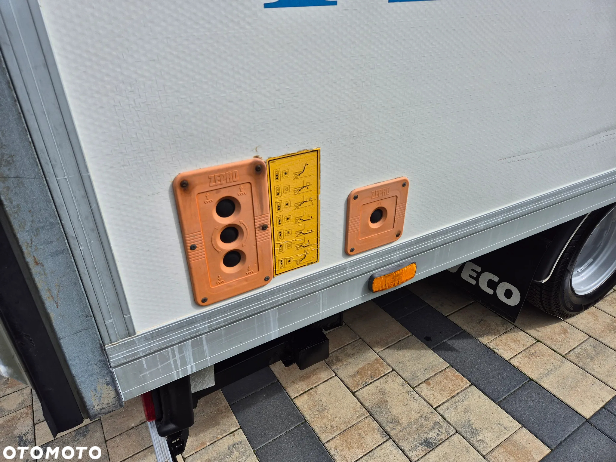 Iveco DAILY 35C17 KONTENER 4.20 WINDA TEMPOMAT - 9