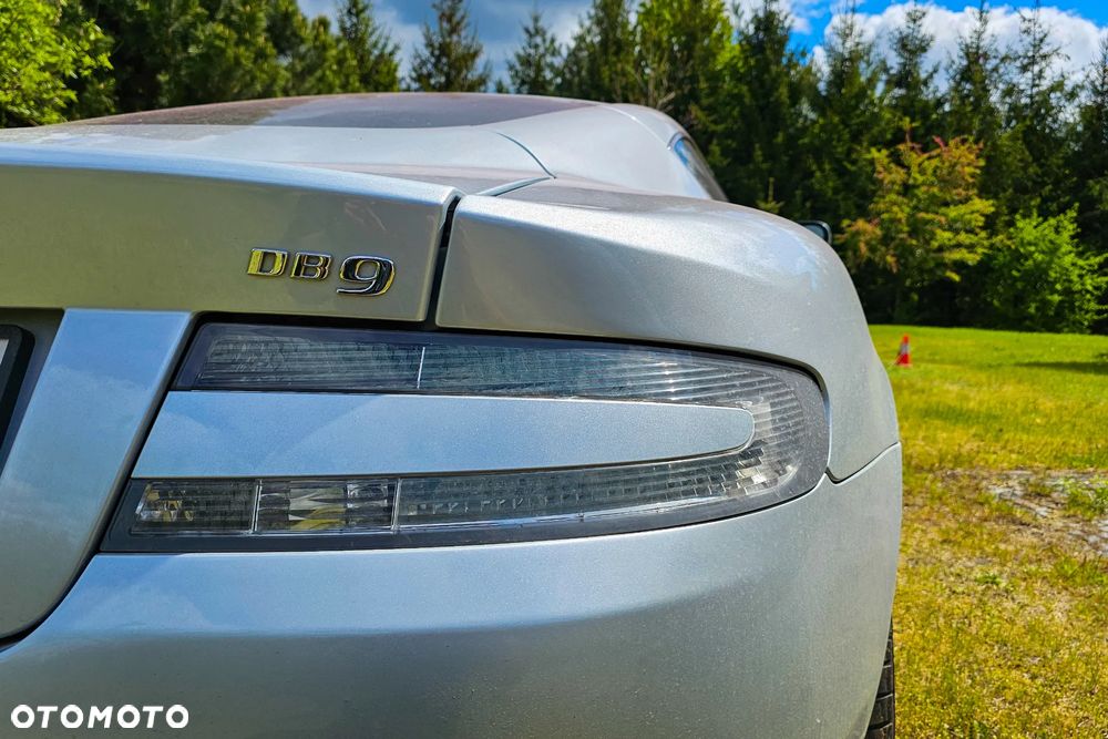 Aston Martin DB9 Standard - 33