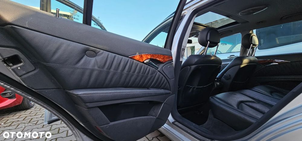 Mercedes-Benz Klasa E 500 4Matic Elegance Sport Edition - 12