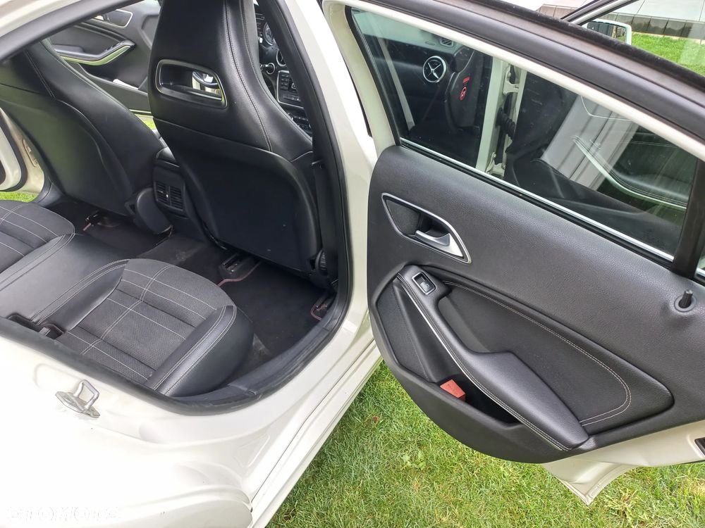 Mercedes-Benz Klasa A 180 CDI (BlueEFFICIENCY) 7G-DCT - 15
