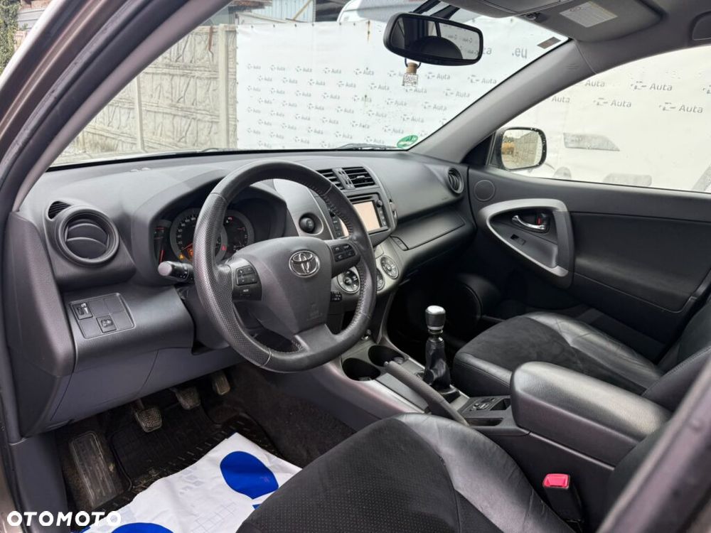 Toyota RAV4 2.2 D-4D 4x2 - 13