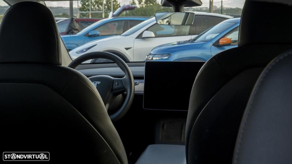 Tesla Model Y Long Range Dual Motor AWD - 27