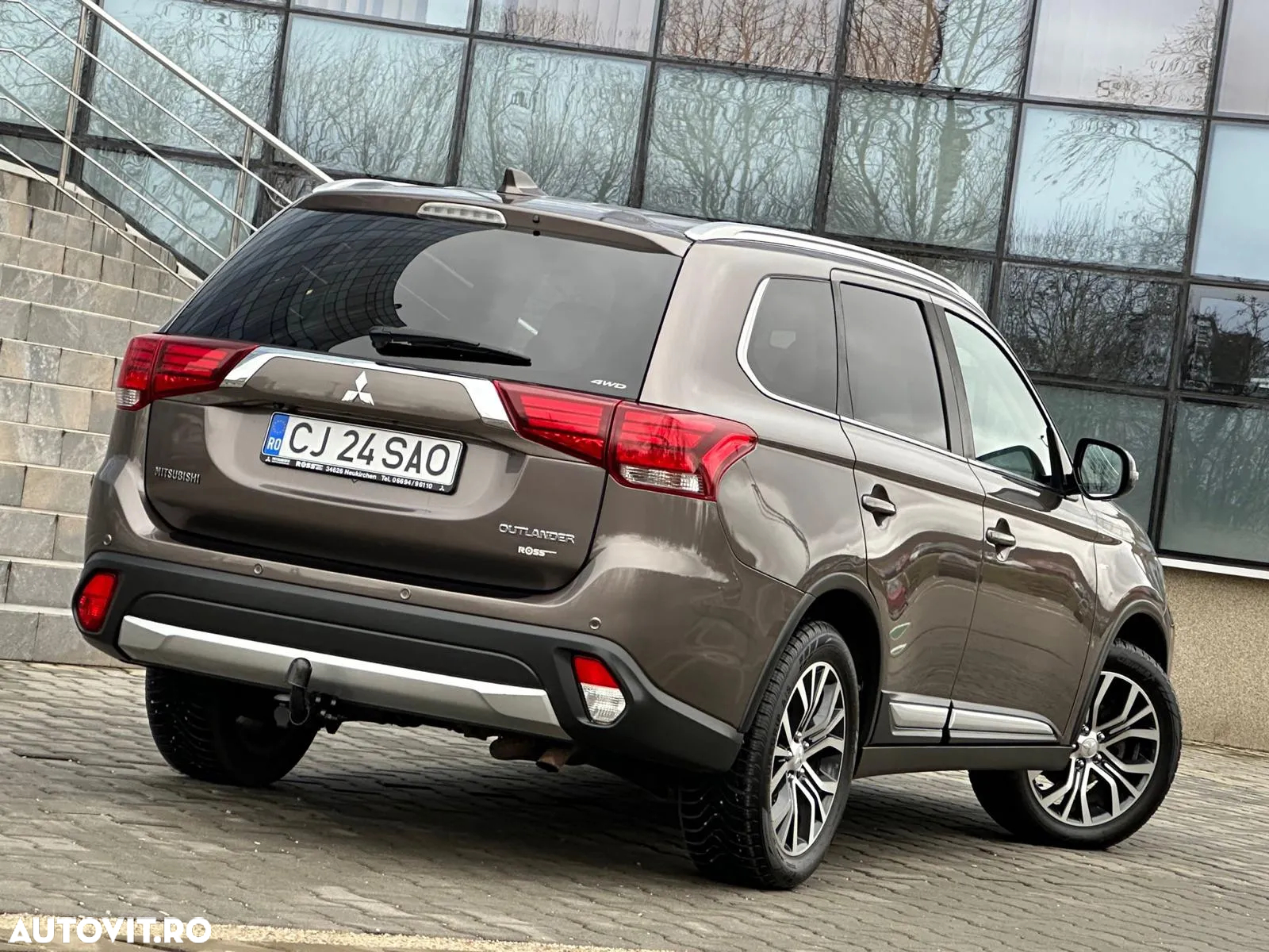 Mitsubishi Outlander 2.2 DI-D 4WD TC-SST Intense - 21