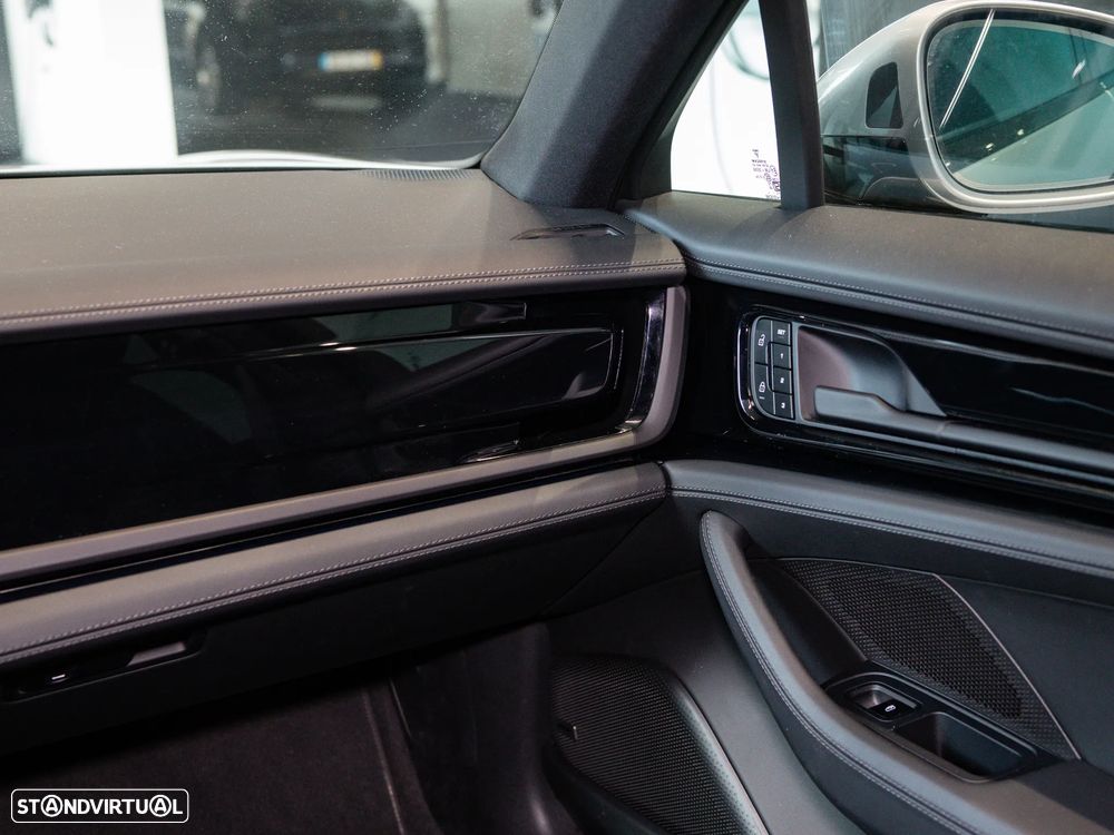 Porsche Panamera 4 E-Hybrid - 23