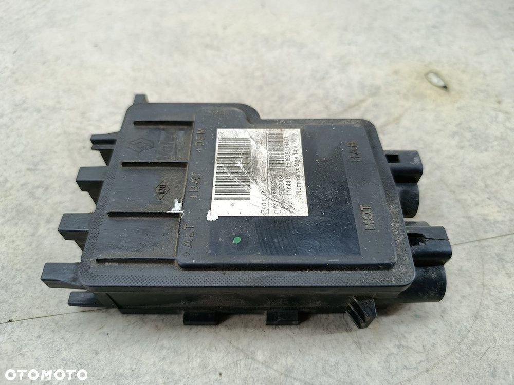 SKRZYNKA BEZPIECZNIKÓW RENAULT LAGUNA III PRT01500 VALEO 2.0 DCI - 6