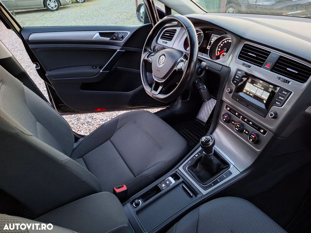 Volkswagen Golf - 6
