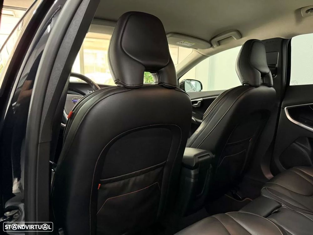Volvo V40 Cross Country - 14