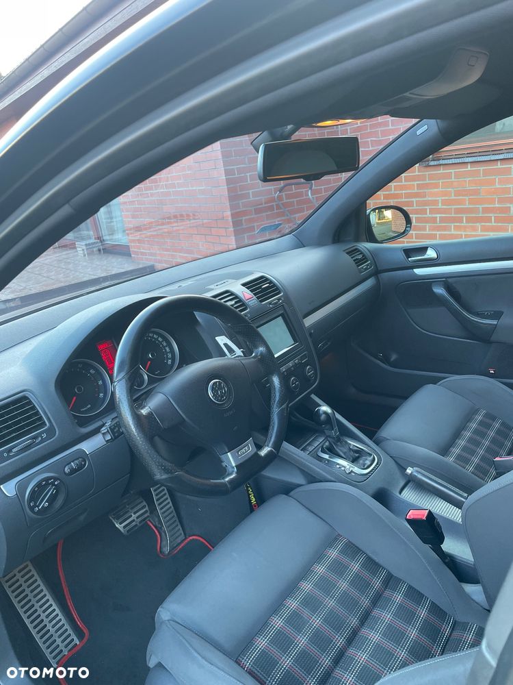 Volkswagen Golf - 34