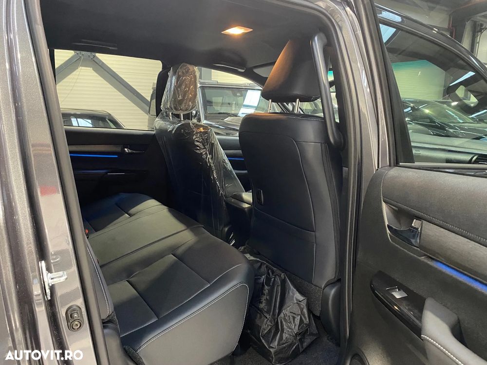 Toyota Hilux 2.8D 204CP 4x4 Double Cab AT MHEV Invincible - 16