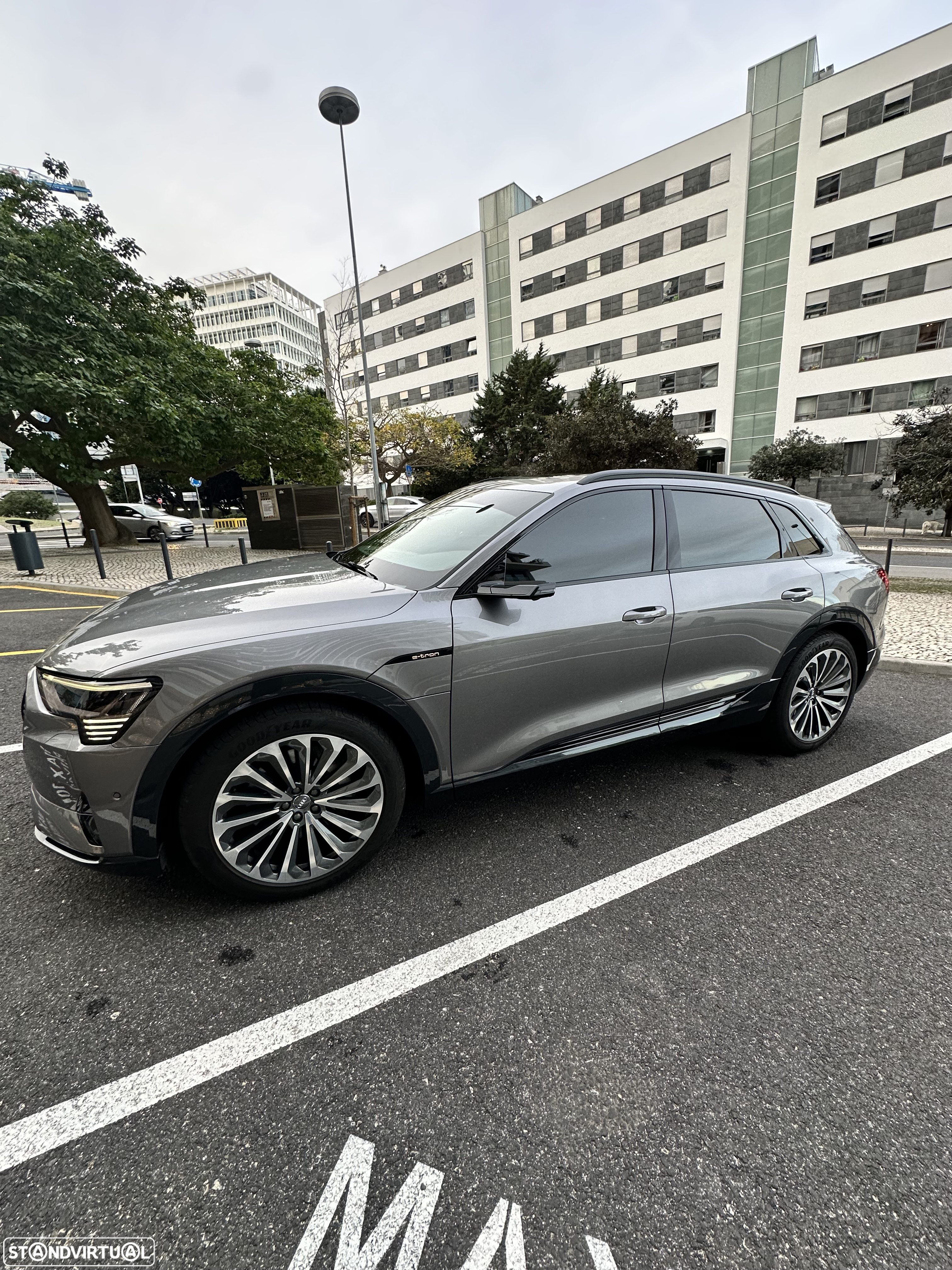 Audi e-tron 55 quattro S line - 11