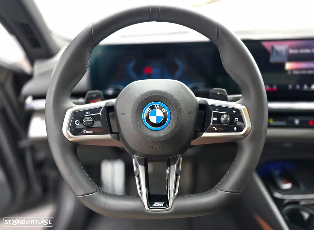 BMW 530 e Pack Desportivo M Pro - 17