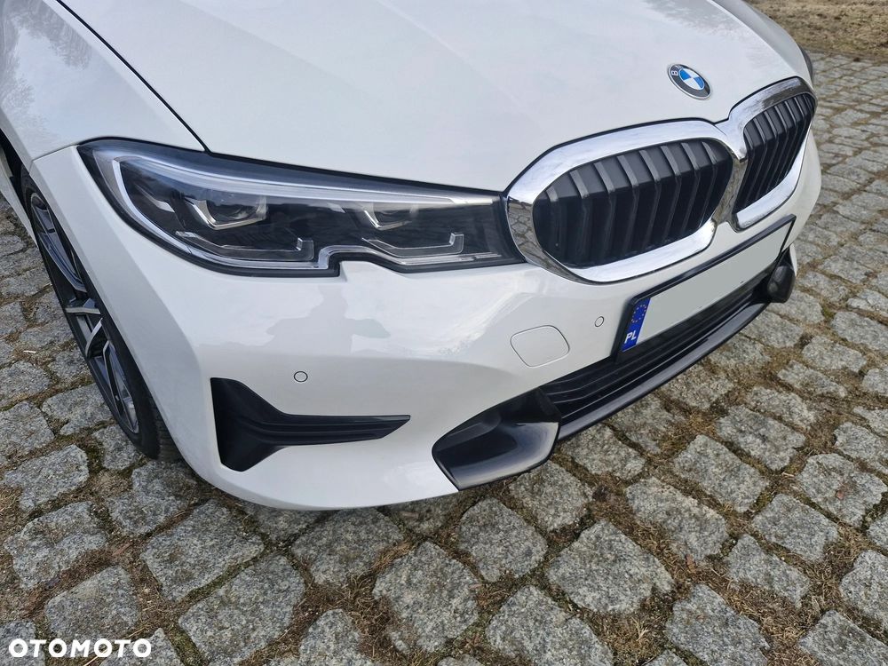 BMW Seria 3 330i Sport Line - 9