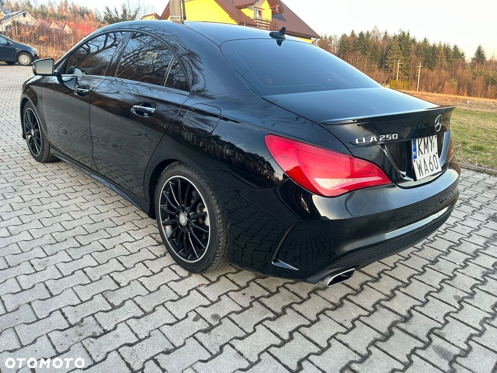 Mercedes-Benz CLA 250 4Matic 7G-DCT - 3