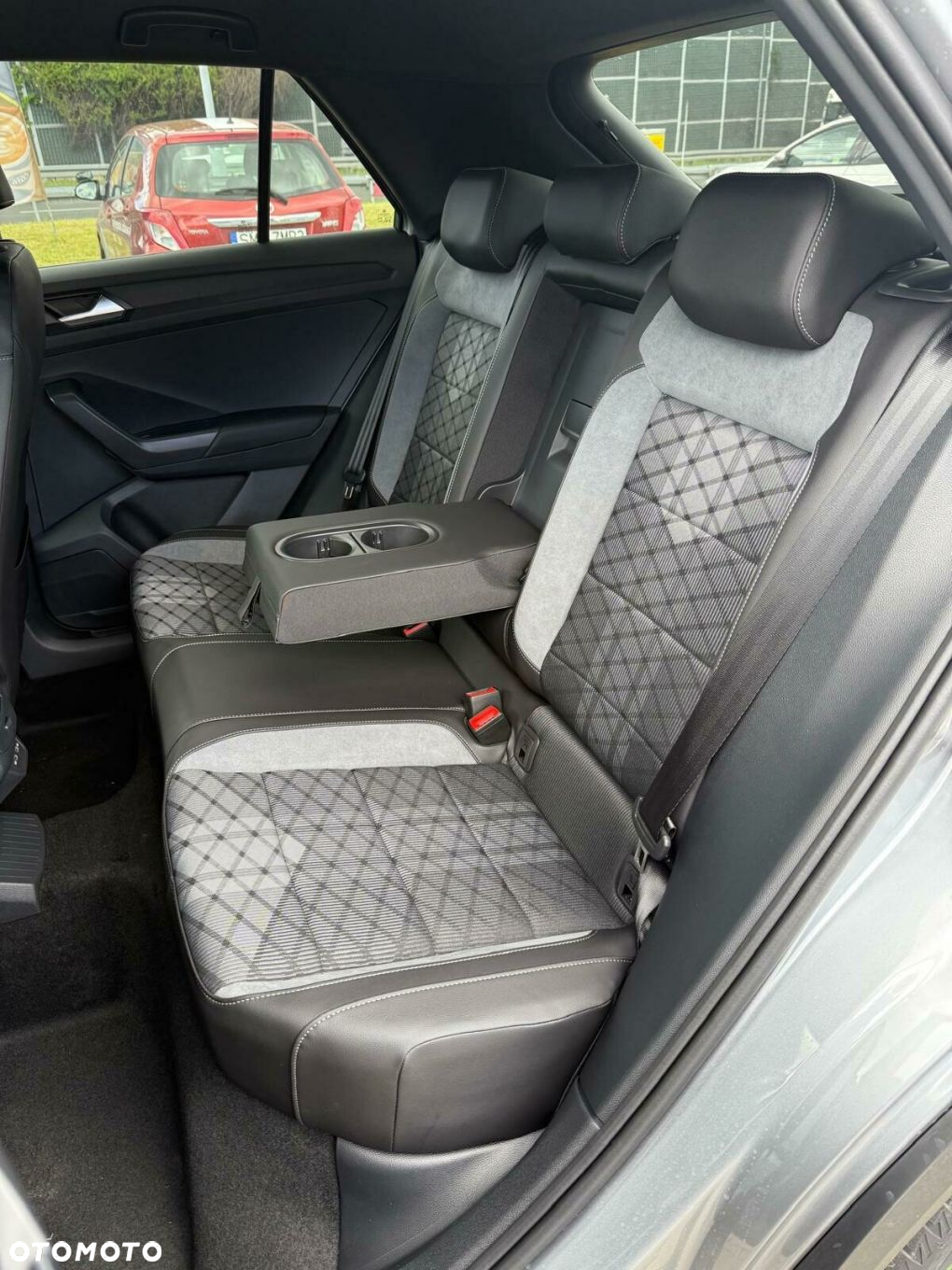 Volkswagen T-Roc 1.5 TSI R-Line Plus DSG - 34