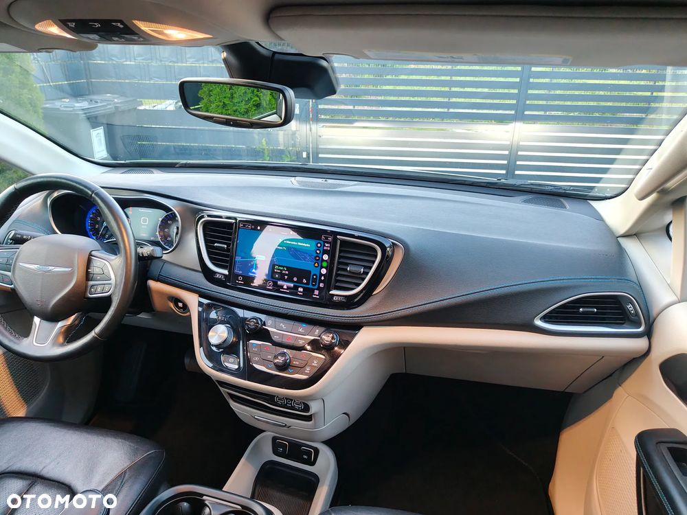Chrysler Pacifica - 33