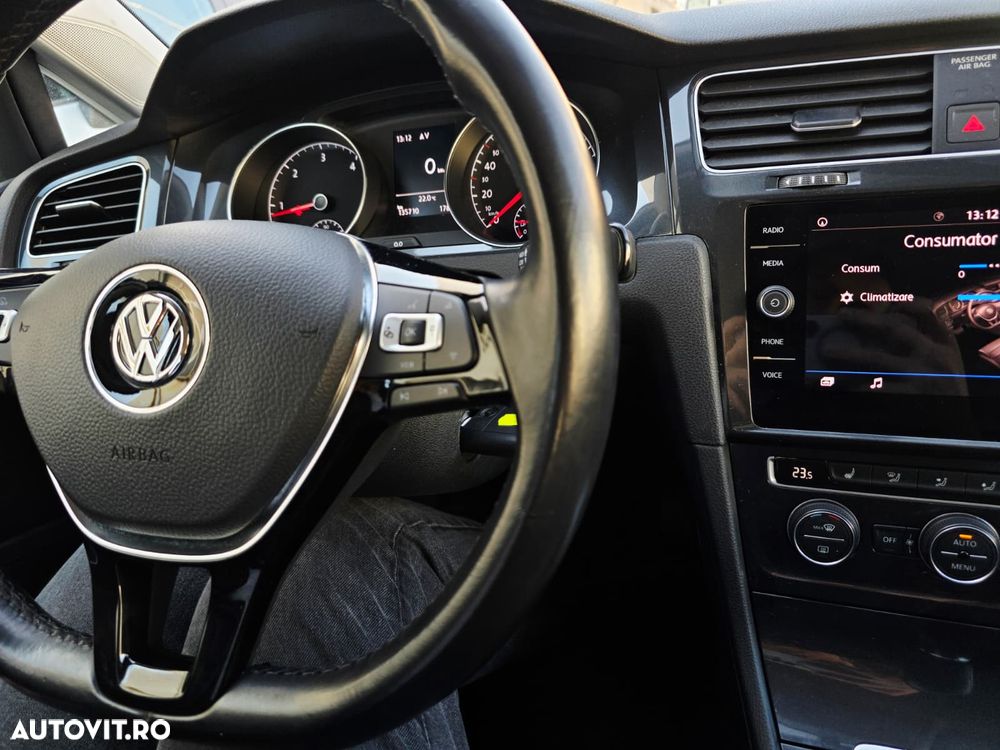 Volkswagen Golf - 11